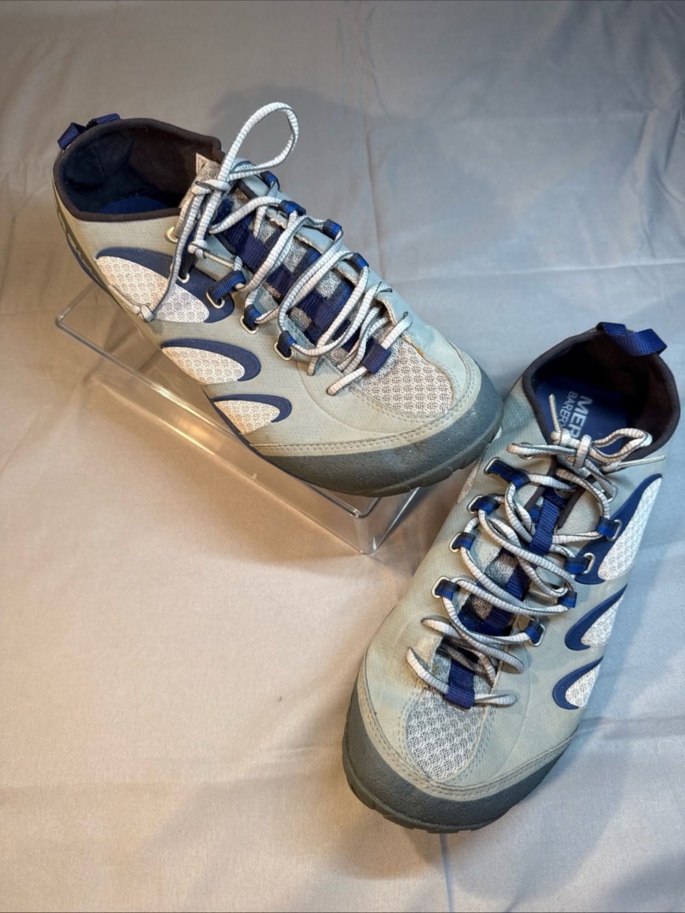 Merrill Men's Light Gray and Navy Trail Sneakers